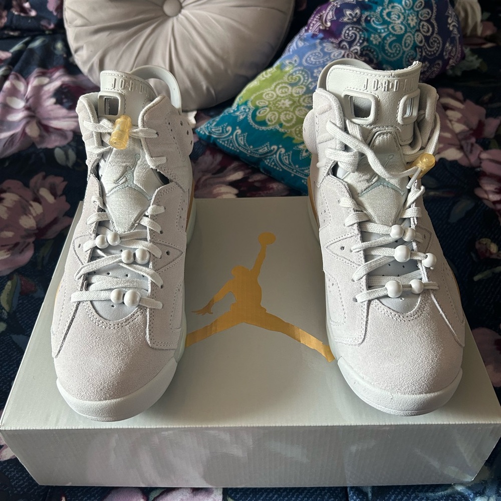 Jordan Athletic Shoes in Cream and Gold Size 9.5